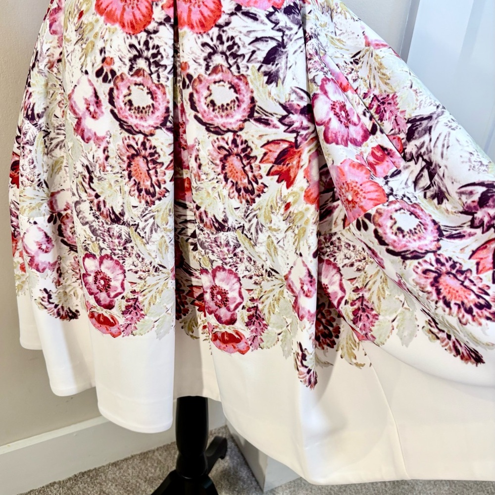 JUST TAYLOR Scuba Floral Pleated
Fit-and-Flare Dress w/ Pockets Sz 2🧡 - Picture 5 of 11